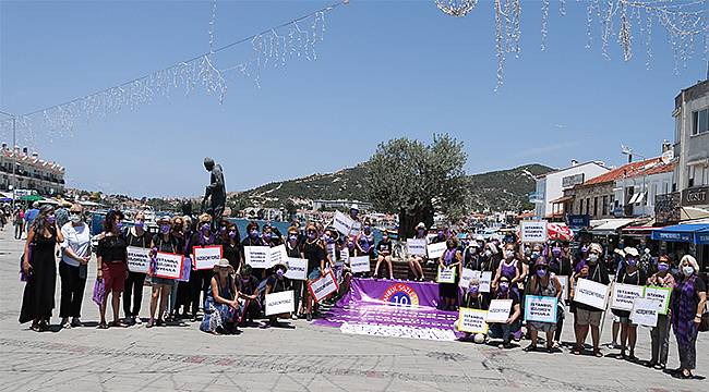 Foçalı kadınlar Demokrasi Meydanı'ndan seslendi: "İstanbul Sözleşmesi'nden vazgeçmiyoruz!" 