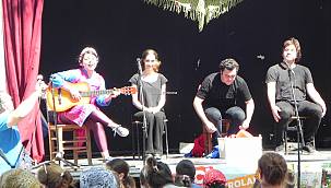 Gezici Çocuk Tiyatroları Şenliği Foça'da final yaptı 