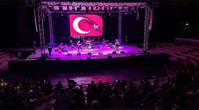 İzmir Uluslararası Film ve Müzik Festivali devam ediyor 