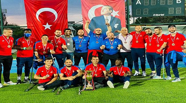 İzmirli sporculardan bir kupa daha 