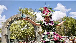 Karşıyaka Çiçek Pazarı'na coşkulu açılış  