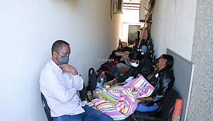 Foça Açıklarında Yunanlıların Geri İttiği 32 Düzensiz Göçmen Kurtarıldı 