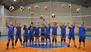 İzmir Büyükşehir Belediyesi Spor Okulları yeniden açılıyor 