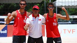 İzmir'de plaj voleybolu heyecanı sürüyor  