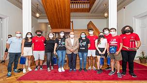 İzmir'in gururu gençlere Başkan Soyer'den tam destek