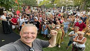 Beş gün boyunca tiyatroya doydular