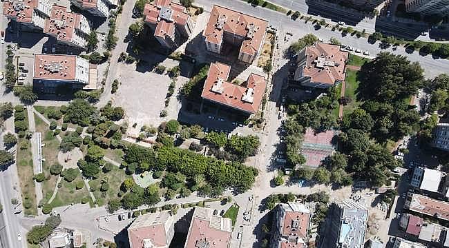 Büyükşehir depremde zarar gören parkları yeniliyor 