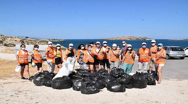 Foça Çanak Koyu'nda çevre temizliği 