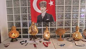 Foça'da su kabağından yapılan süs eşyaları ilgi gördü