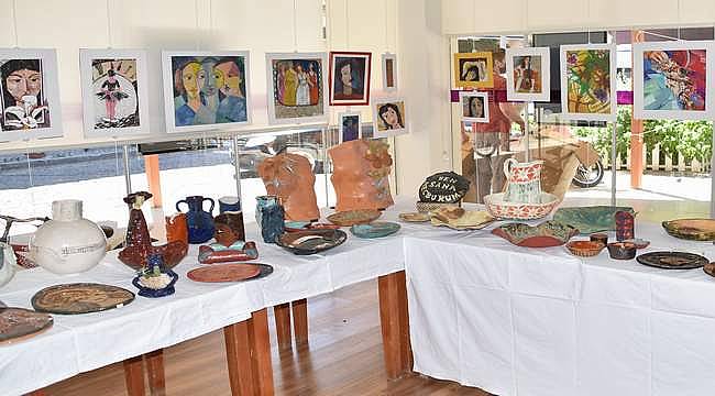 Foça Saklıbahçe Sanat Evi yeni sergisini açtı 