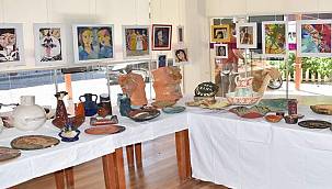 Foça Saklıbahçe Sanat Evi yeni sergisini açtı 