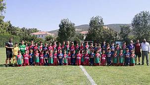 Miniklerle beraber aileler de sahaya indi 