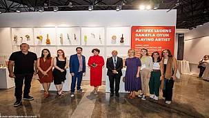 Başkan Soyer, Artifex Ludens-Sanatla Oyun sergisinin açılışına katıldı 
