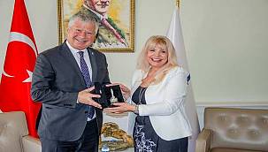 Bosnalı sanatçı duygu dolu anlar yaşattı 