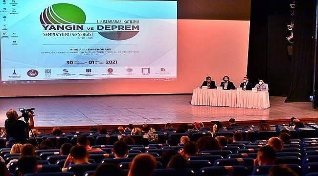 Deprem ve yangın uzmanları İzmir'de buluştu 