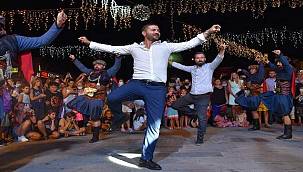 Foça Belediye Başkanı Fatih Gürbüz zeybek oynadı