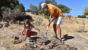 Foça'da fidan dikim şenliği