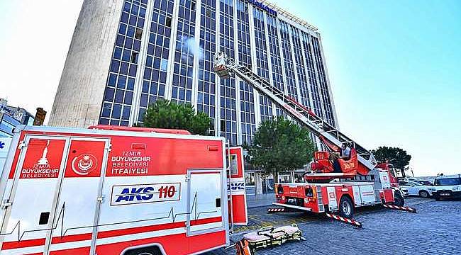 İzmir İtfaiyesi'nden nefes kesen tatbikat 