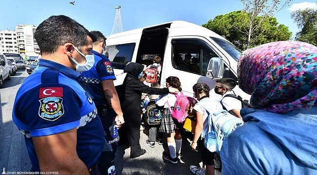 İzmir zabıtasından öğrenci servislerine sıkı denetim 