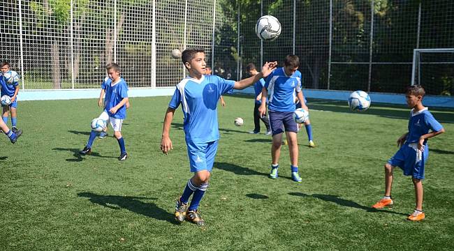 İzmirli çocuklar yaz-kış spor yapacak 