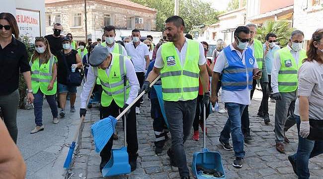 Tunç Soyer Foça'yı süpürdü 