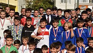 Aliağa'da Cumhuriyet Kupası Sahiplerini Buldu 