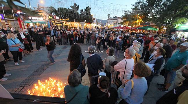 'Ankara Gar Katliamı'nda yaşamını yitirenler Foça'da anıldı 