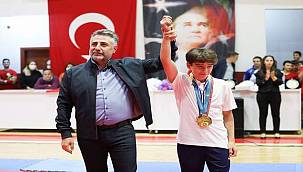 Bayraklı'da kış spor okulları coşkuyla açıldı 