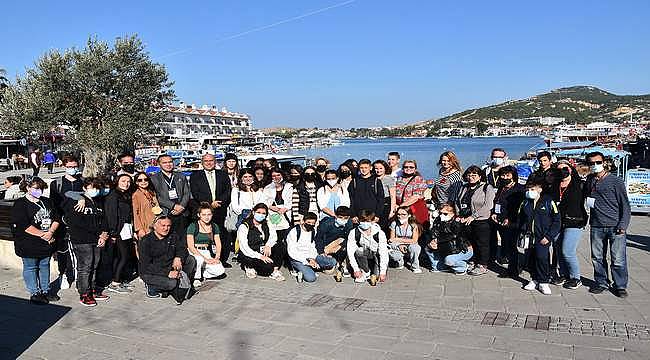 Beş Yabancı Ülkeden Öğrenciler Foça'yı Gezdiler