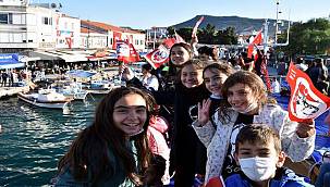 FOÇA'DA 29 EKİM COŞKUSU ÇOCUKLARLA BAŞLADI 