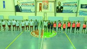 Foça'da kurumlar arası Voleybol Turnuvası başladı 