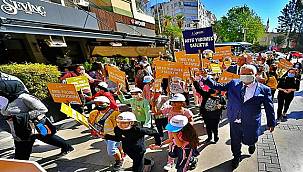 Hem yürüdüler hem eğlendiler 