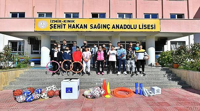 İzmir Büyükşehir Belediyesi'nden 30 ilçede 1500 okula spor desteği 