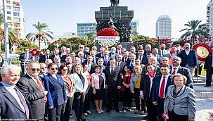 İzmir'den 29 Ekim mesajı: "Biz buradayız, Cumhuriyet'in ışığındayız" 