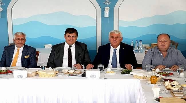 Karşıyaka Belediyesi ve İESOB'dan iş birliği zirvesi 