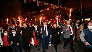Karşıyaka'da yürekler Cumhuriyet için attı
