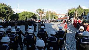 Atatürk Foça'da saygı, özlem ve minnetle anıldı  