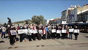 CHP Foça Kadın Kolları '25 Kasım' için Demokrasi Meydanı'nda toplandı