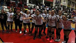 İzmir Büyükşehir Belediyesi 28-22 Madeira Andebol SAD