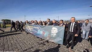 İzmirliler Ata'ya Saygı Yürüyüşü'nde buluştu 