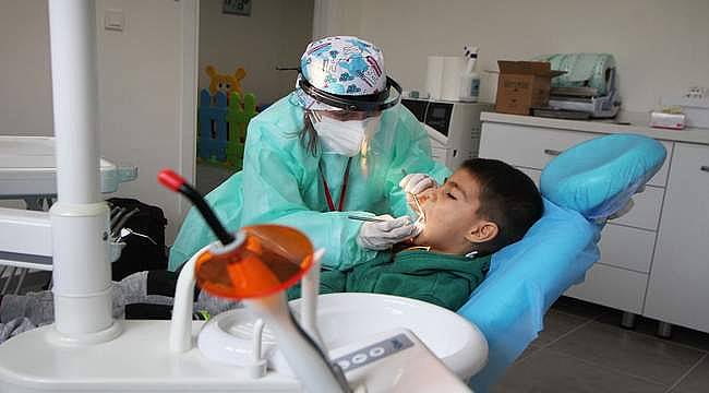 Karşıyaka'da çocuklara ağız ve diş sağlığı taraması 