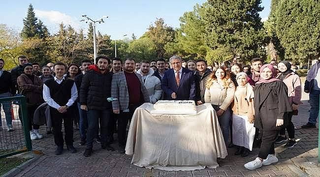 Rektör Budak yeni döneme öğrencilerle başladı 