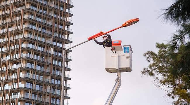 Adm ve Gdz Elektrik, kadına yönelik şiddete dikkat çekmek için sokakları turuncu aydınlattı 