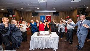 Başkan Soyer huzurevi sakinlerinin yeni yılını kutladı 