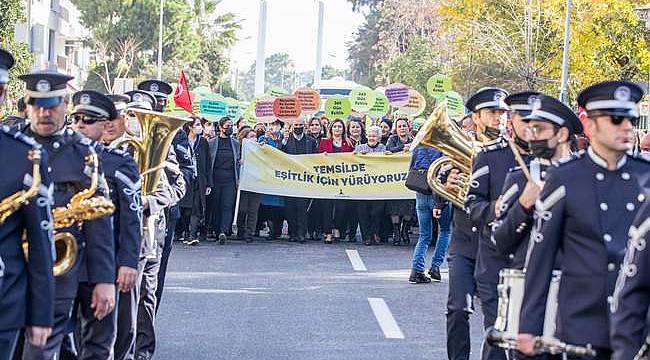 Başkan Tunç Soyer: "Cesur kadınlarsınız, yürüyün yanınızdayım" 