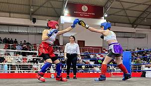 Bayraklı'da turnuva heyecanı! Kadına şiddete sporla 'dur' dediler 