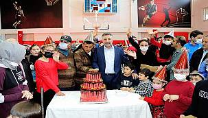 Bayraklı'da yeni yıla 'Özel' kutlama 