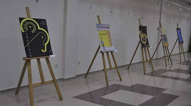 Egeli gençler, engelleri tasarım ile anlattı