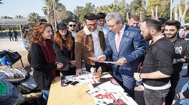 Egeli gençler sosyal sorumluluk projeleri ile farkındalık yaratıyor  