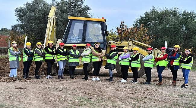 İzmir'de kadınlar her işi yapar 